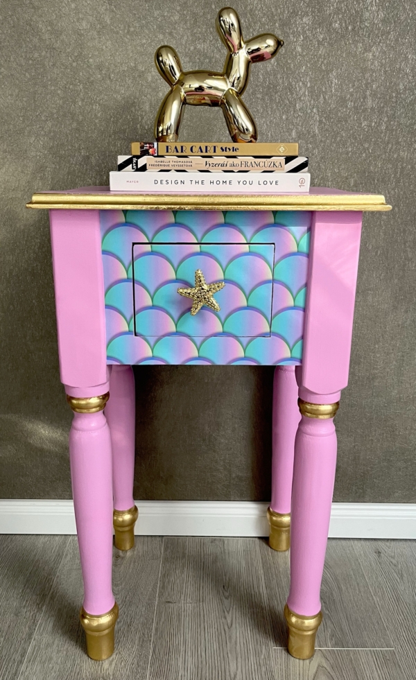 Stolík Dollhouse